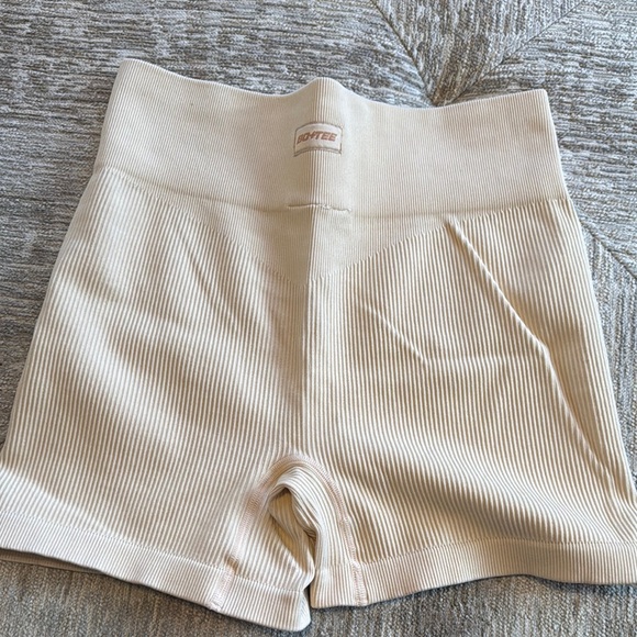 Bo+Tee light yellow Ribbed Women Shorts - Picture 1 of 1